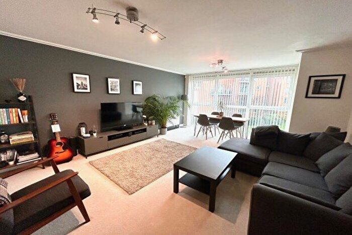 2 Bedroom Flat To Rent In Chandlery Way Taliesin Court, Cardiff, CF10