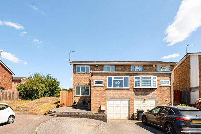 3 Bedroom Semi-Detached House For Sale In Ibsley Way, Cockfosters, Barnet, EN4