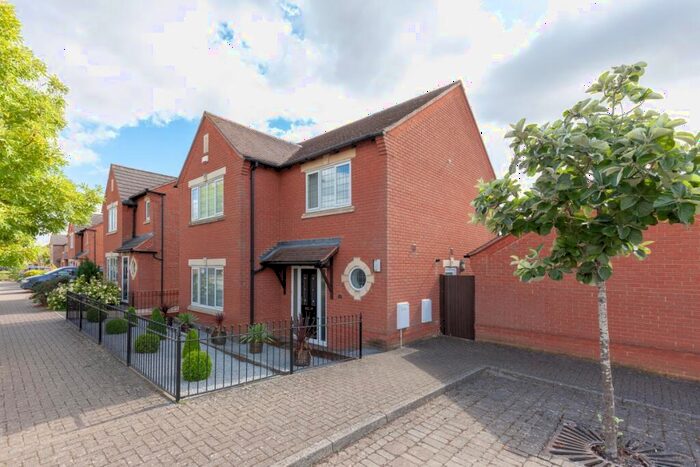 4 Bedroom Detached House To Rent In Lucerne Avenue, Bicester, OX26