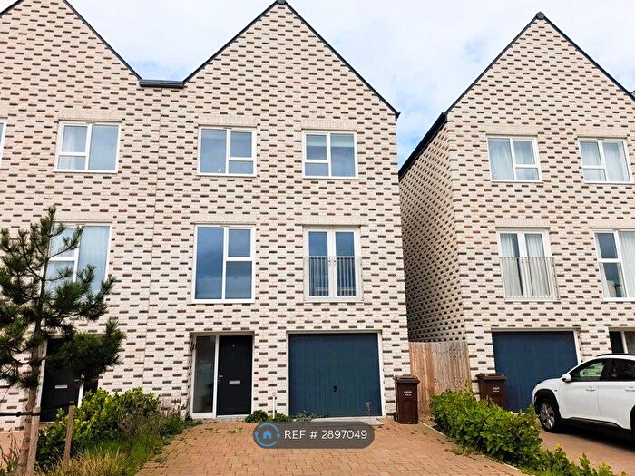 4 Bedroom Semi-Detached House To Rent In Providence Avenue, Rochester, ME1