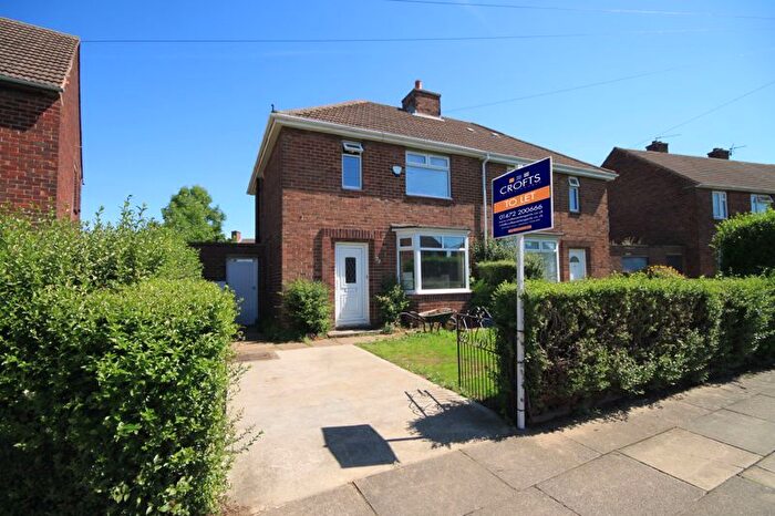 3 Bedroom Semi-Detached House To Rent In Firsby Crescent, Grimsby, DN33