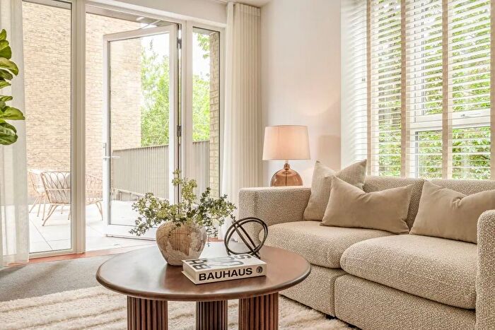 2 Bedroom Flat For Sale In Forest View, Lampton Parkside, TW3