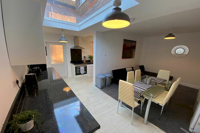 6 Bedroom Terraced House To Rent In King Street, Beeston, NG9