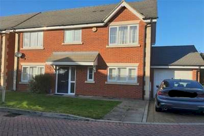 4 Bedroom House To Rent In Rockfield Drive, Luton LU3