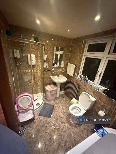 2 Bedroom Flat To Rent In A Beattyville Gardens, Ilford, IG6