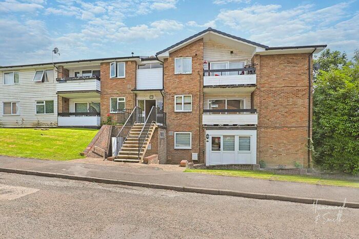 1 Bedroom Flat For Sale In Cedar Court, Epping, CM16