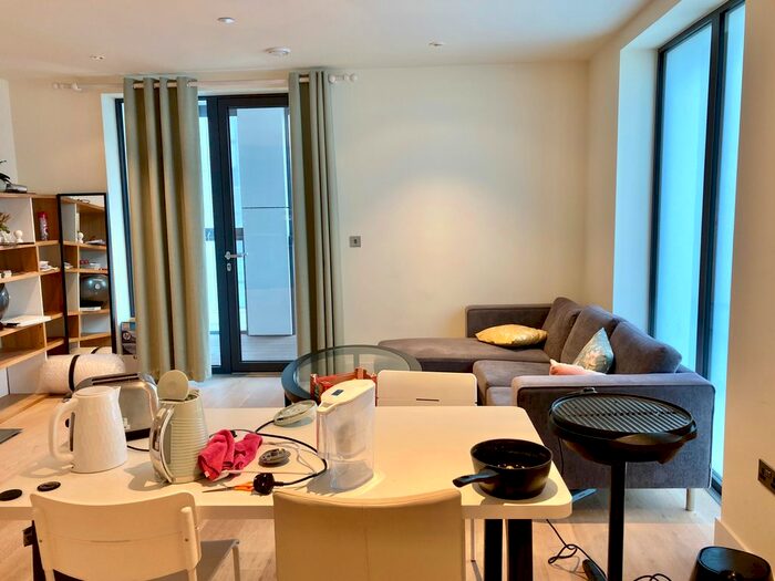 3 Bedroom Flat To Rent In Lockington Road, London, SW8