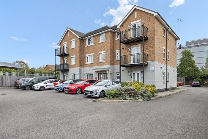 2 Bedroom Flat For Sale In New Road, Harlington, UB3