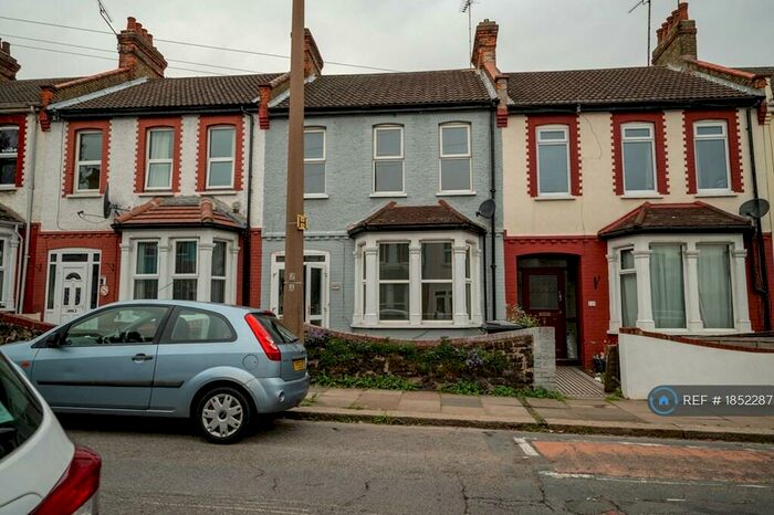 3 Bedroom Terraced House To Rent In Glenwood Avenue, Westcliff-On-Sea, SS0