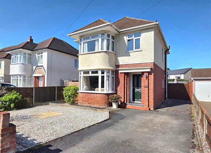 3 Bedroom Detached House For Sale In Colin Road, Barnwood, Gloucester, GL4