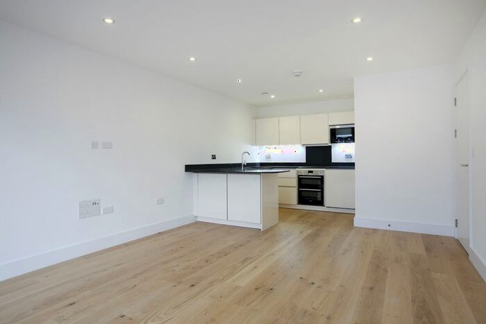 1 Bedroom Flat To Rent In Water Lane, Kingston Upon Thames, KT1