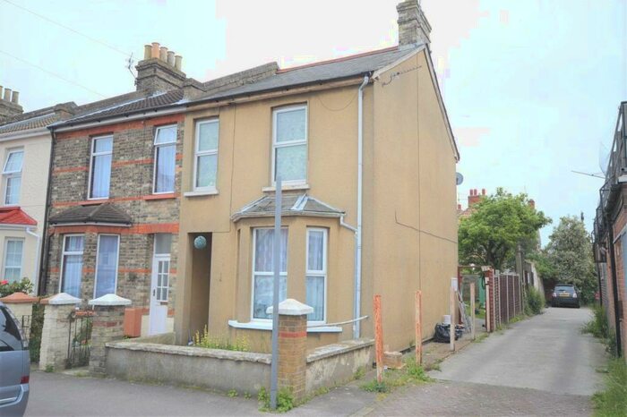 1 Bedroom Maisonette To Rent In St. Andrews Road, Clacton-On-Sea, CO15