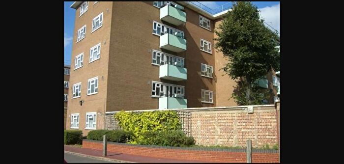 2 Bedroom Flat To Rent In Bromley Road, London, SE6