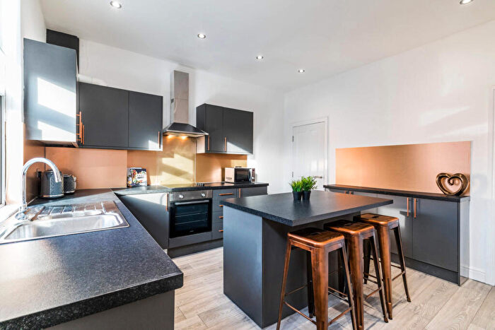 6 Bedroom House To Rent In St. Anns Avenue, Leeds, LS4