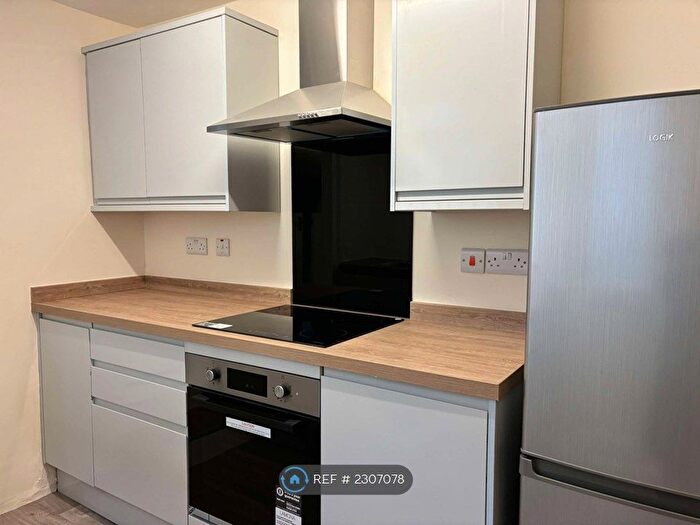 3 Bedroom Terraced House To Rent In Castle Road, Chatham, ME4