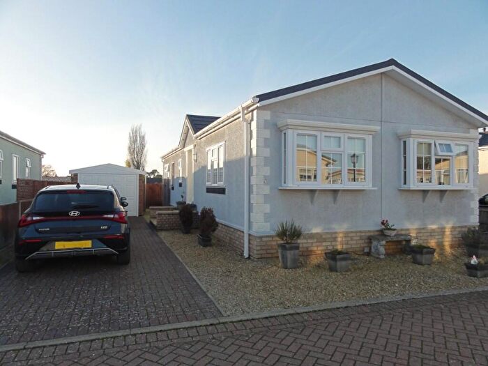 2 Bedroom Bungalow For Sale In Robingoodfellows Lane, March, Cambridgeshire, PE15