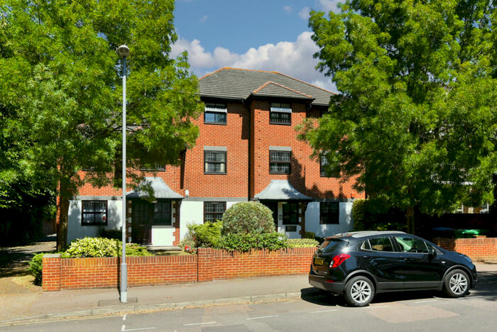 1 Bedroom Apartment To Rent In Lovelace Gardens, KT6