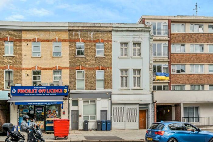4 Bedroom Apartment To Rent In Regents Park Road, Finchley, N3