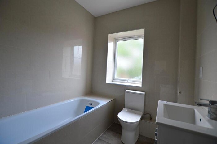 2 Bedroom Flat To Rent In Chancellor House, Farnburn Avenue, Slough, Berkshire, SL1