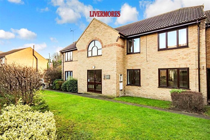 2 Bedroom Flat To Rent In Low Close, Greenhithe, Kent, DA9