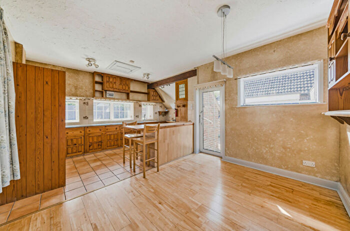 3 Bedroom Detached House For Sale In Highfield Avenue, Twyford, Winchester, Hampshire, SO21