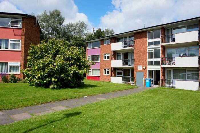 2 Bedroom Flat To Rent In Harwood Grove, Solihull, B90