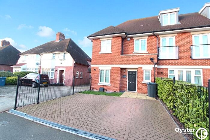 3 Bedroom Terraced House To Rent In Whitchurch Lane, Edgware, HA8