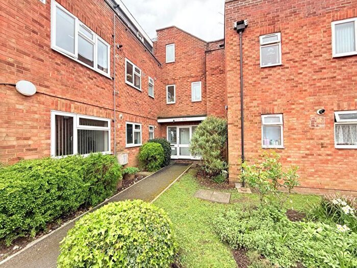2 Bedroom Flat To Rent In Glebe Avenue, Ruislip, HA4