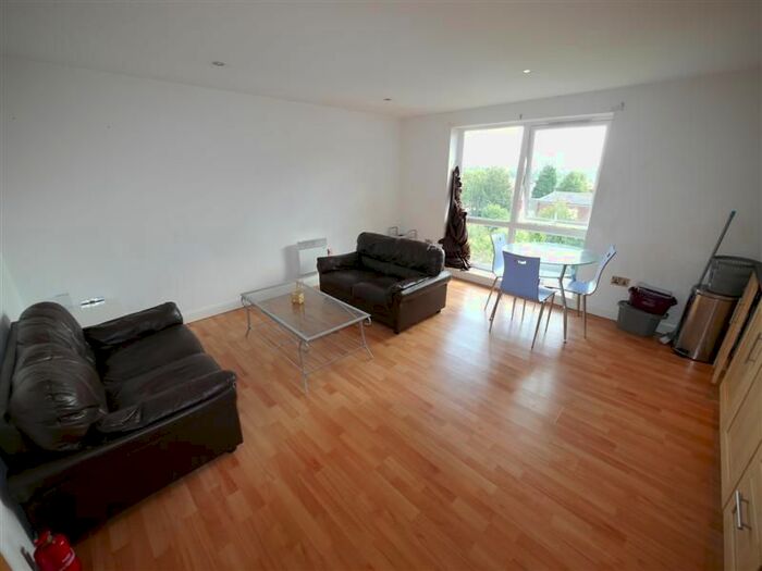 3 Bedroom Flat To Rent In Rampart Road, Hyde Park, Leeds LS6