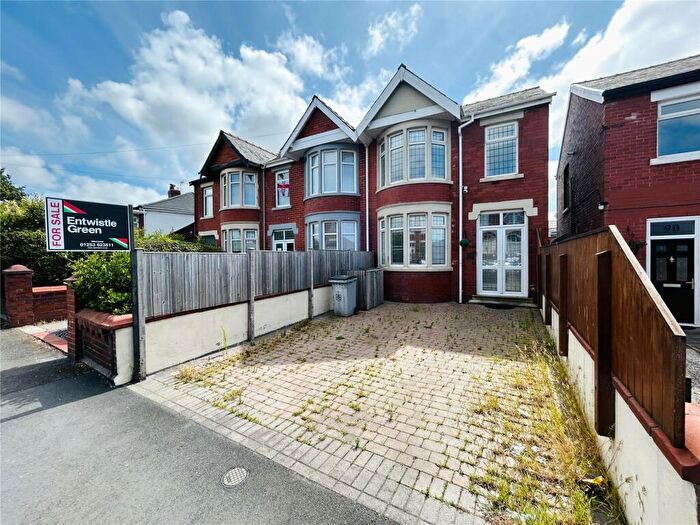 3 Bedroom End Of Terrace House To Rent In Vicarage Lane, Blackpool, FY4