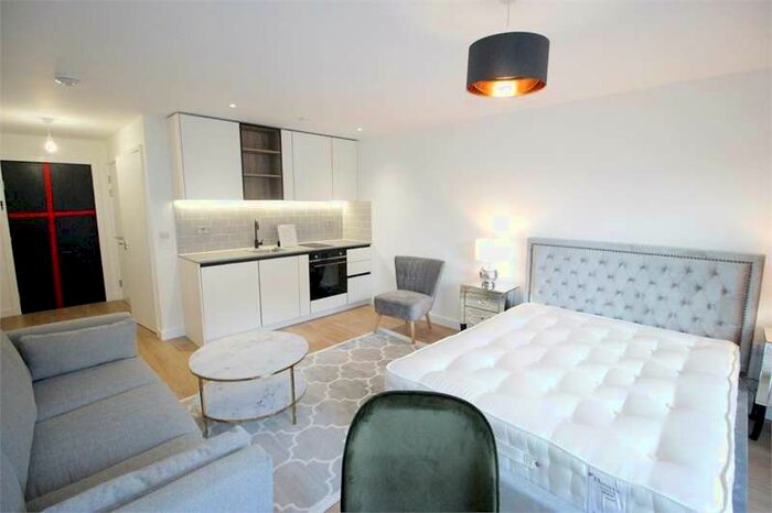 Flat To Rent In 13 Beaufort Square, London, NW9