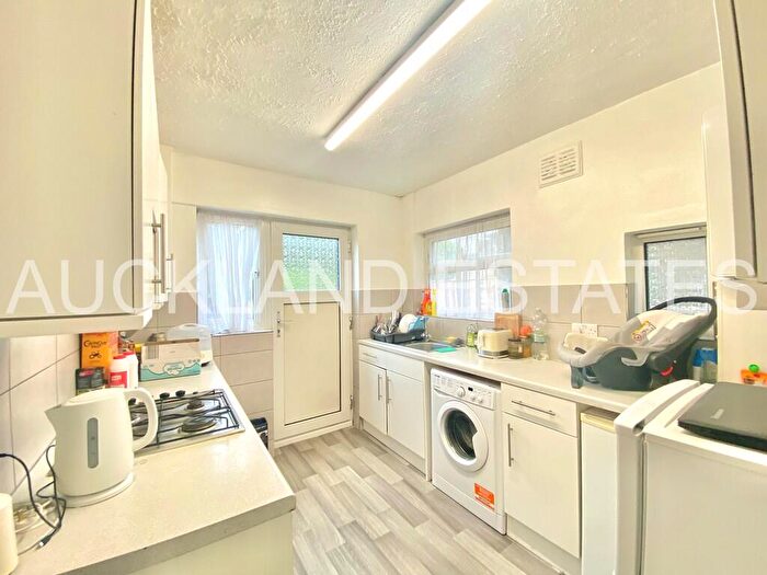 1 Bedroom Apartment To Rent In The Walk, Potters Bar, EN6