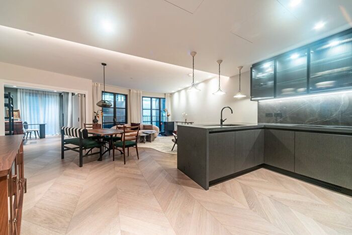 3 Bedroom Flat To Rent In - Cleveland St, London, W1T