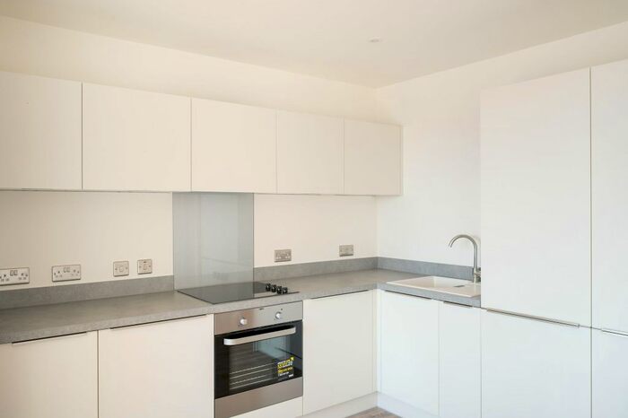 1 Bedroom Flat To Rent In Gillingham Gate Road, Chatham, ME4