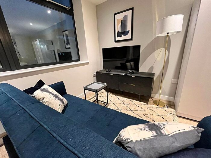 Studio To Rent In Paragon House, Th Floor, M16