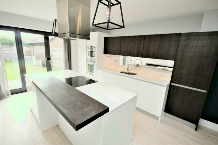 3 Bedroom Terraced House To Rent In Park View, Chigwell, IG7