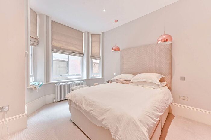 1 Bedroom Flat For Sale In Spanish Place, Marylebone, London, W1U
