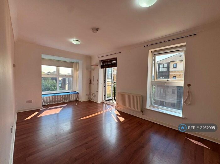 2 Bedroom Flat To Rent In Howard House, London, E16
