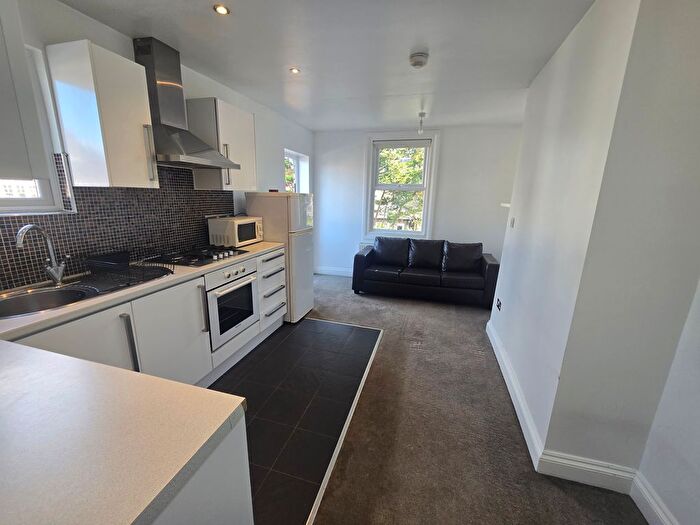 2 Bedroom Flat To Rent In Dryden Road, London, SW19