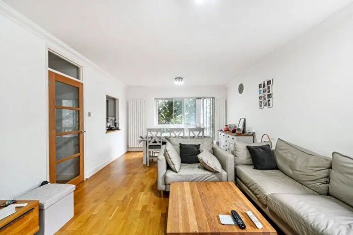 2 Bedroom Flat To Rent In The Grove, Isleworth, TW7