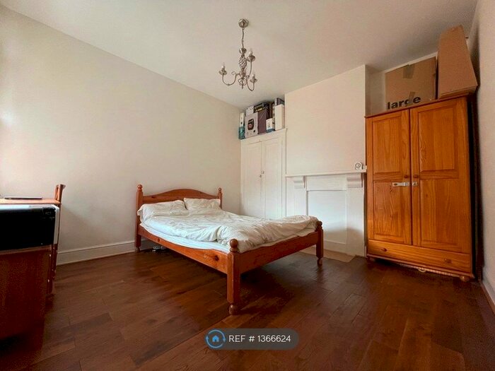 3 Bedroom Terraced House To Rent In Fraser Road, Southsea, PO5