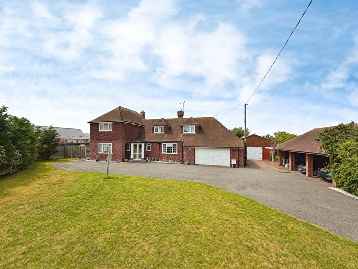 4 Bedroom Detached House For Sale In Cockreed Lane, New Romney, TN28