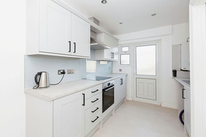 3 Bedroom Terraced House To Rent In Raymond Road, Ilford, IG2