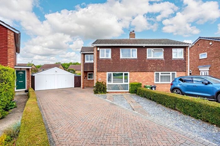 3 Bedroom Semi-Detached House For Sale In Pembroke Road, Coxheath, ME17