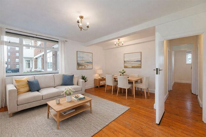 2 Bedroom Flat For Sale In Upper Richmond Road, London, SW15