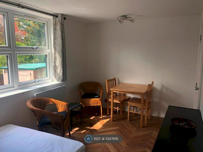 Studio To Rent In Spencer Mews, London, W6