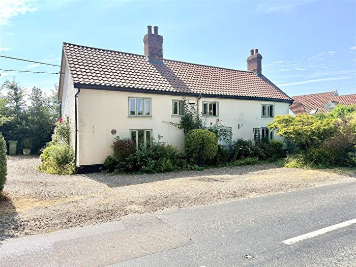 3 Bedroom Detached House For Sale In The Turnpike, Carleton Rode, NR16