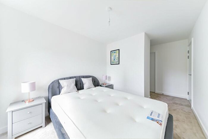2 Bedroom Flat To Rent In Beaufort Park, Beaufort Square, Colindale, London, NW9