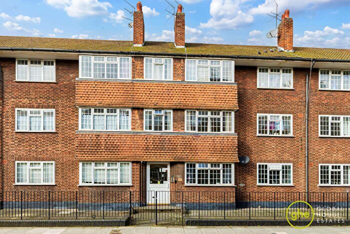 2 Bedroom Flat For Sale In St George's Court, Elephant And Castle, London, SE1