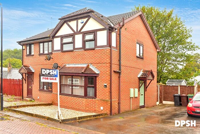 3 Bedroom Semi-detached House For Sale In Providence Court, Morley, Leeds, LS27